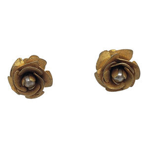 Vintage Gold Tone 3D Rose Flower Clip On Stud Earrings Faux Pearl Center Roses